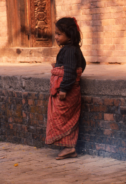 ss070 - little girl gazingﾠ©1986 Sanford Sherman